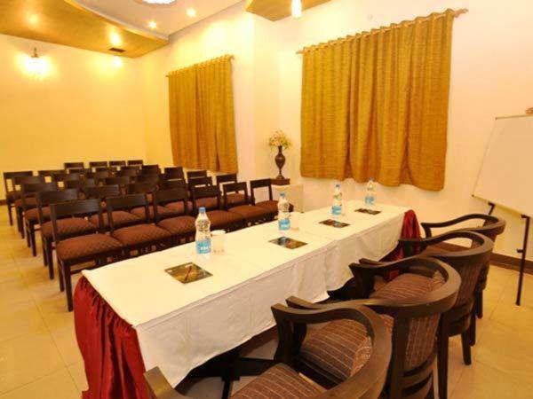 Hotel Suman Paradise Нейнитал Екстериор снимка
