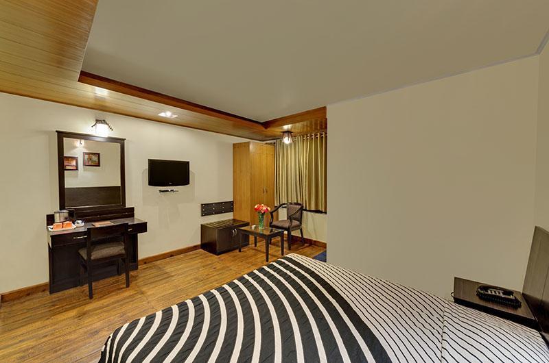 Hotel Suman Paradise Нейнитал Екстериор снимка